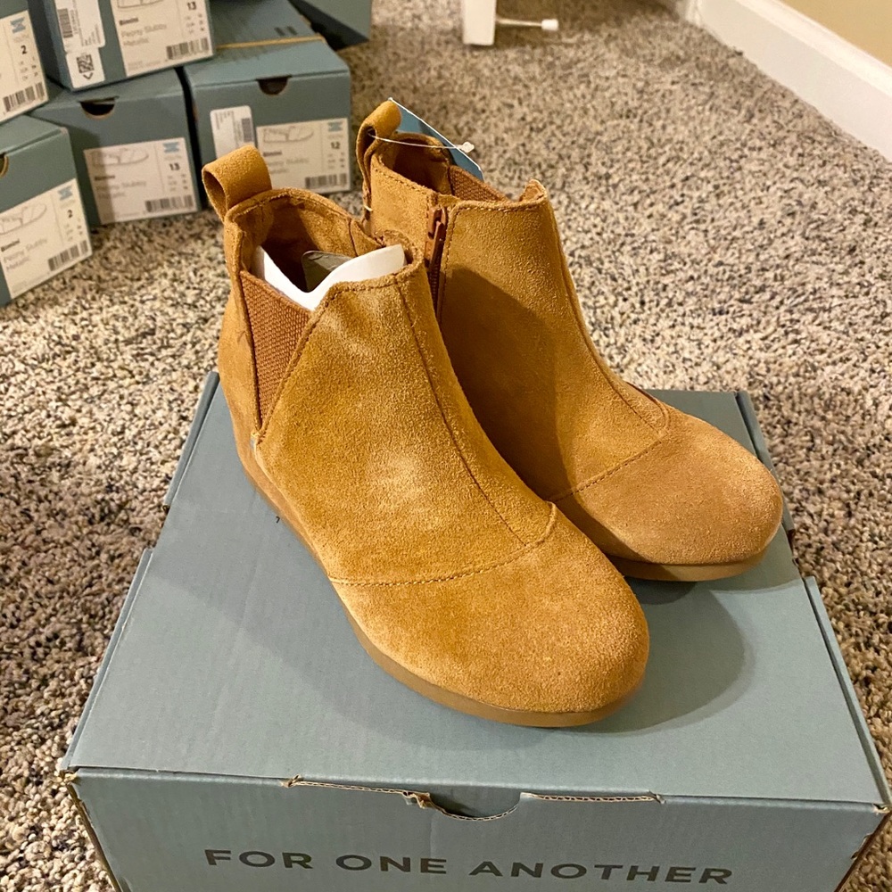 Girls boots